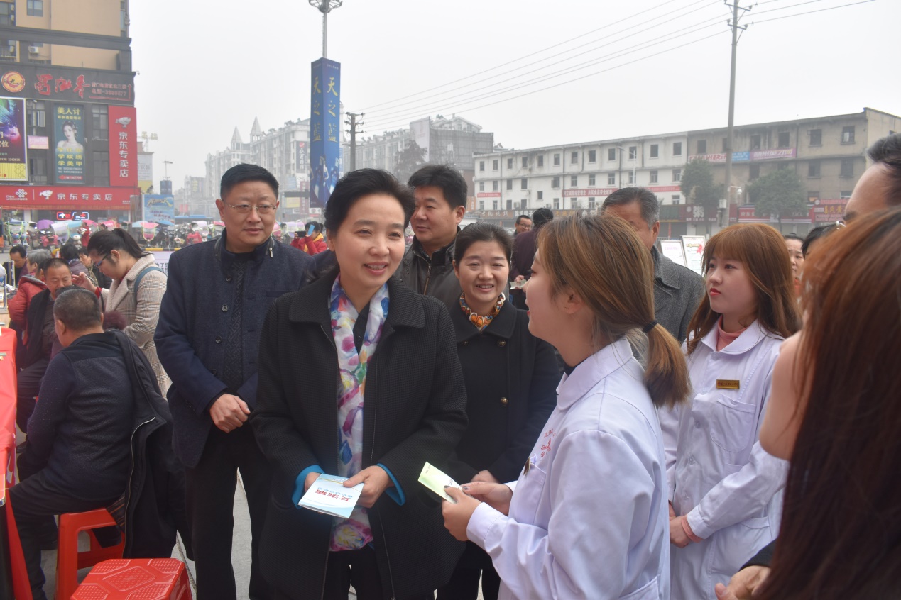 说明: C:\Users\Administrator\Desktop\艾滋病\大润发宣传.JPG